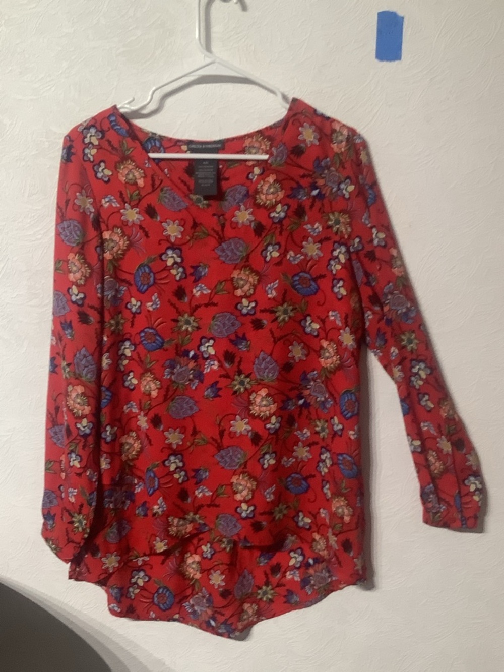 Chelsea & Theodore - Sz S - Red Floral hi-low Blouse w/ Blue and peach Accents - Picture 2 of 7